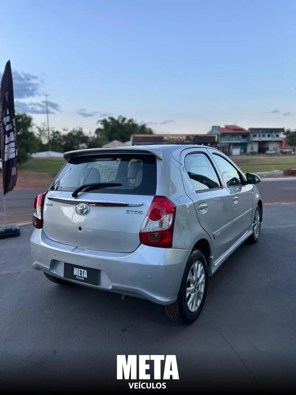 Toyota Etios HB Platinum 1.5 2017 — foto 3